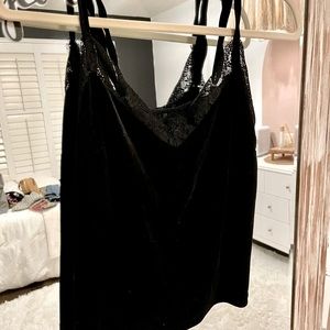 Velvet tank top with lace
